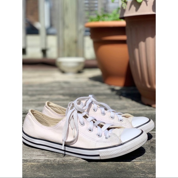 Converse Shoes - ✨4/$24✨ low top light pink converse all stars